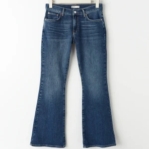 Blå low waist bootcut jeans  - Snygga mörkblå bootcut jeans från GinaTricot. Fin färg och passform (är 166 cm lång) 💕💕 