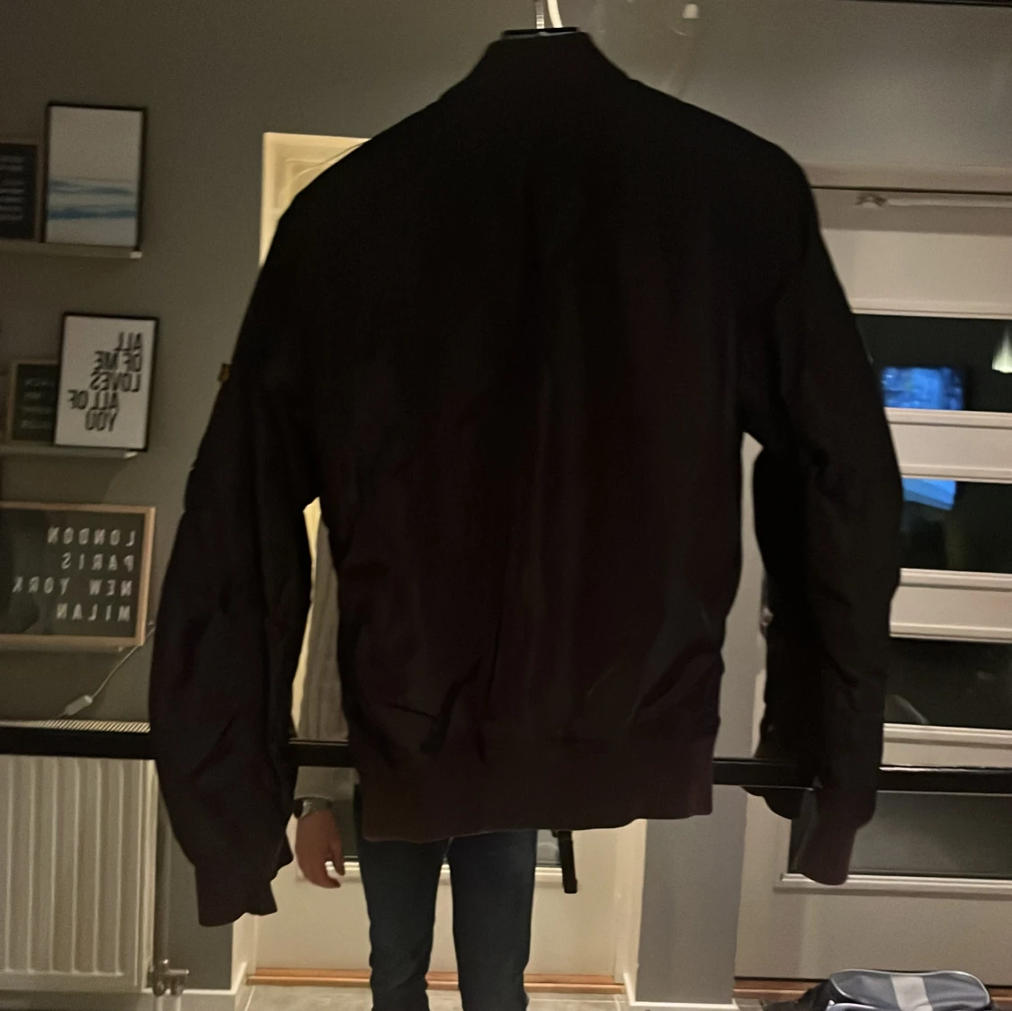 Svart bomberjacka från Alpha Industries - 4