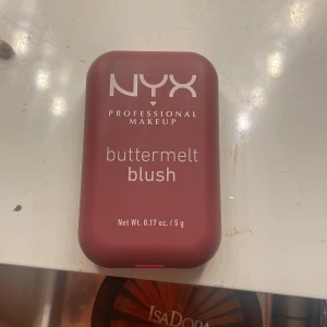 Nyx buttermelt blush - Nyx buttermelt blush, helt ny då jag fick i julklapp🥰Färgen Butta than befor 