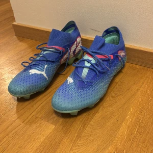 Puma future 7 FG/AG ultimate - Använda 2-3 träningar, nypris 2700. Storlek 43. Pris kan diskuteras 