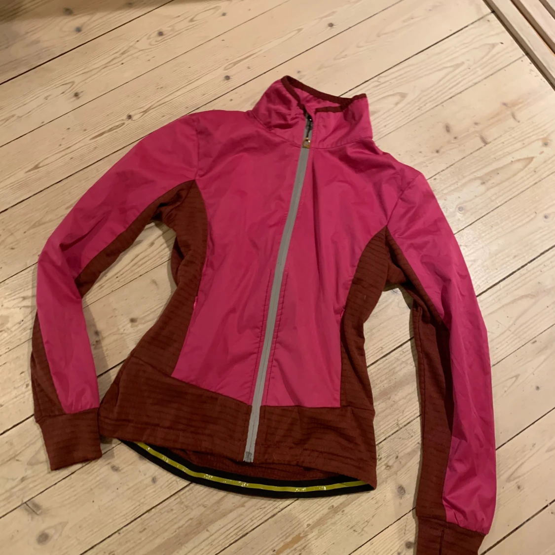 Rosa stall jacka från CRW