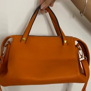 Orange handväska  - Cia design uf drop 02 orange väska!🤍