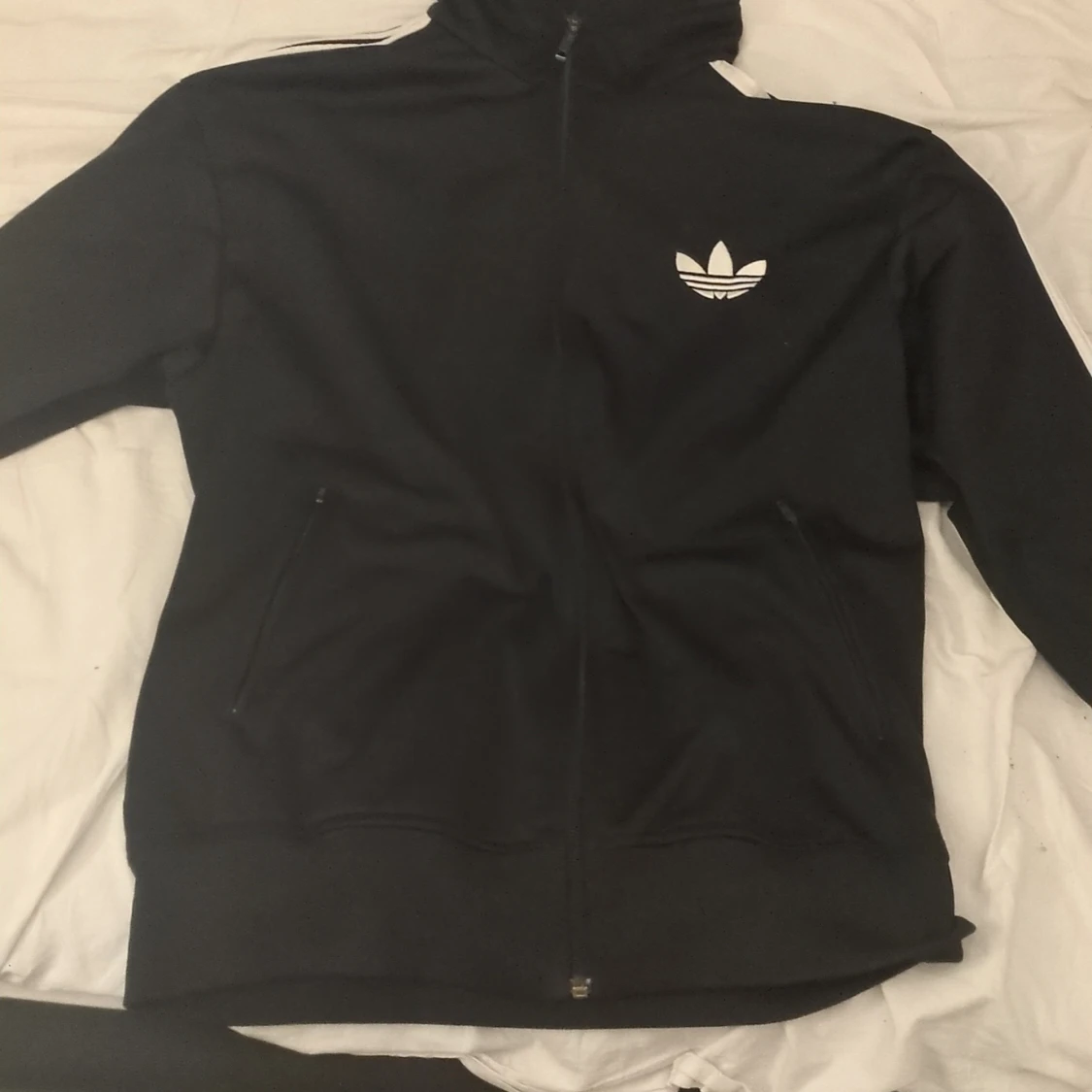 Svart jacka från Adidas