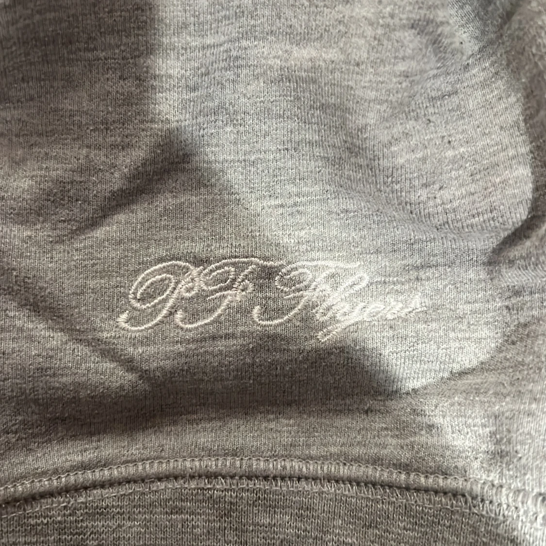 Tjock grå T-shirt  - 92