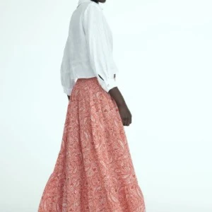 Zara långkjol  - Långkjol från Zara i strl S. Perfekt till sommaren. Använd ett fåtal ggr💕Sitter som på bilden på mig som är 176 cm.