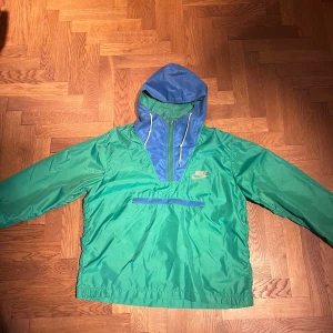Vintage Nike Windbreaker - Vintage Nike Windbreaker made in U.S.A. Storlek är S / XS