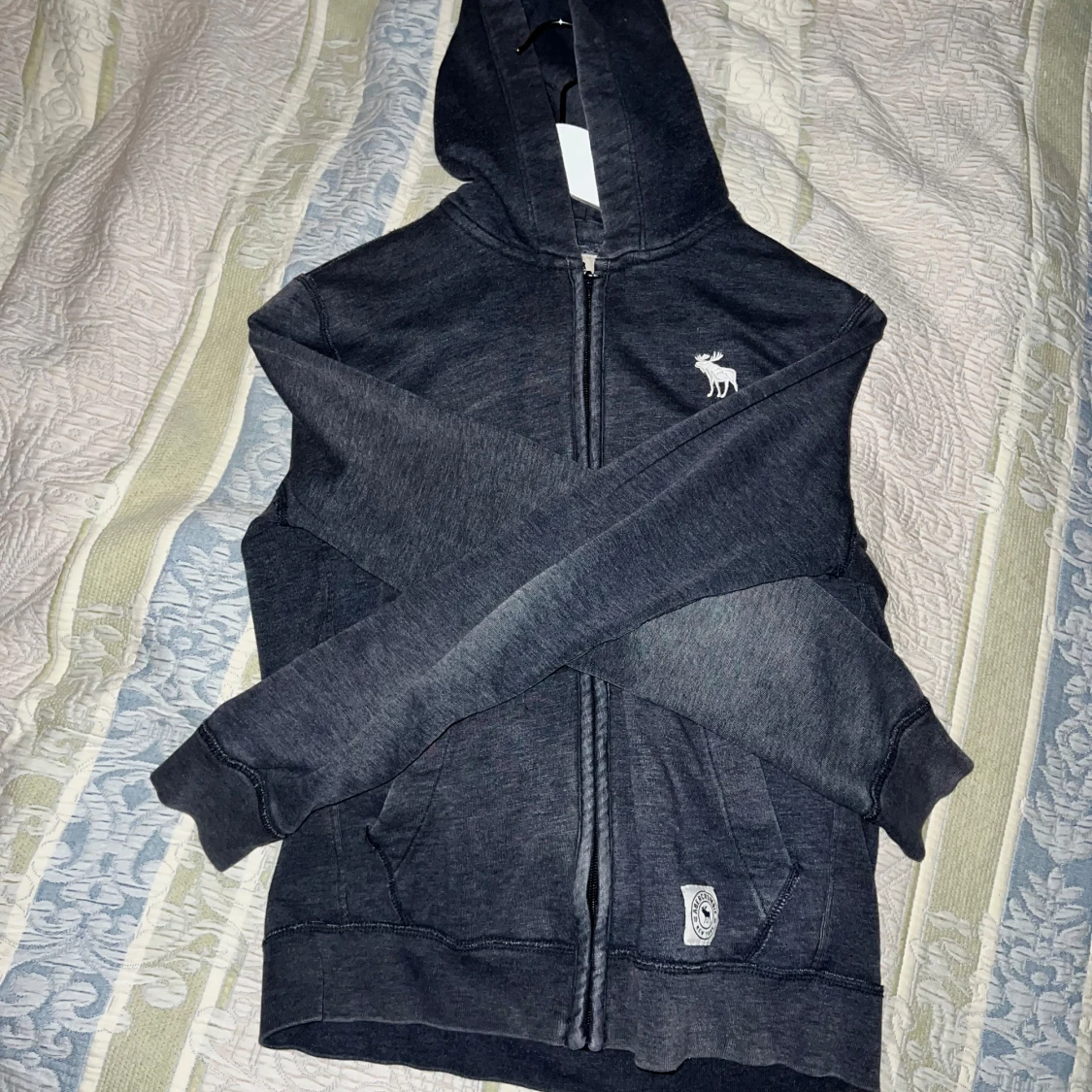 Mörkgrå hoodie från Abercrombie Kids - 90