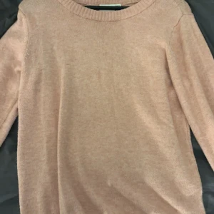 Stickad tröja från vila - Använd endast 2 gånger. Mycket bra skick