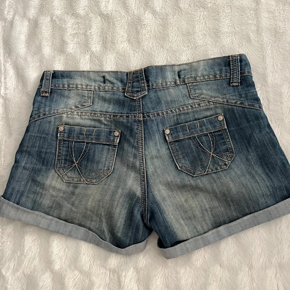 Blå lågmidjade jeansshorts  - 90