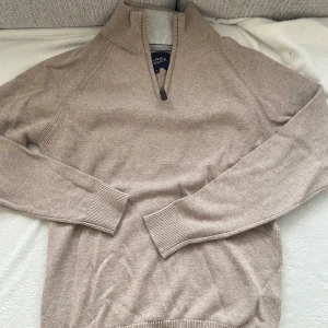 Bondelid halfzip  - Sjukt fet halfzip från Bondelid i väldigt bra skick. Storlek S. Skriv för mer info eller bilder!