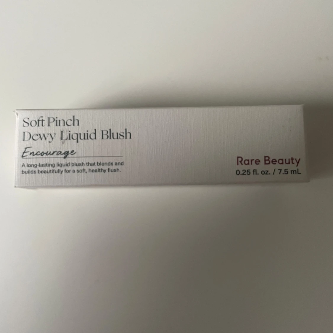 Soft Pinch Dewy Liquid Blush från Rare Beauty - 90