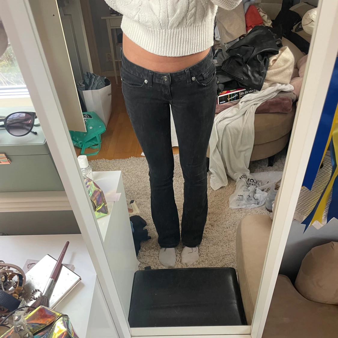 Svarta Guess jeans med broderad detalj - 90