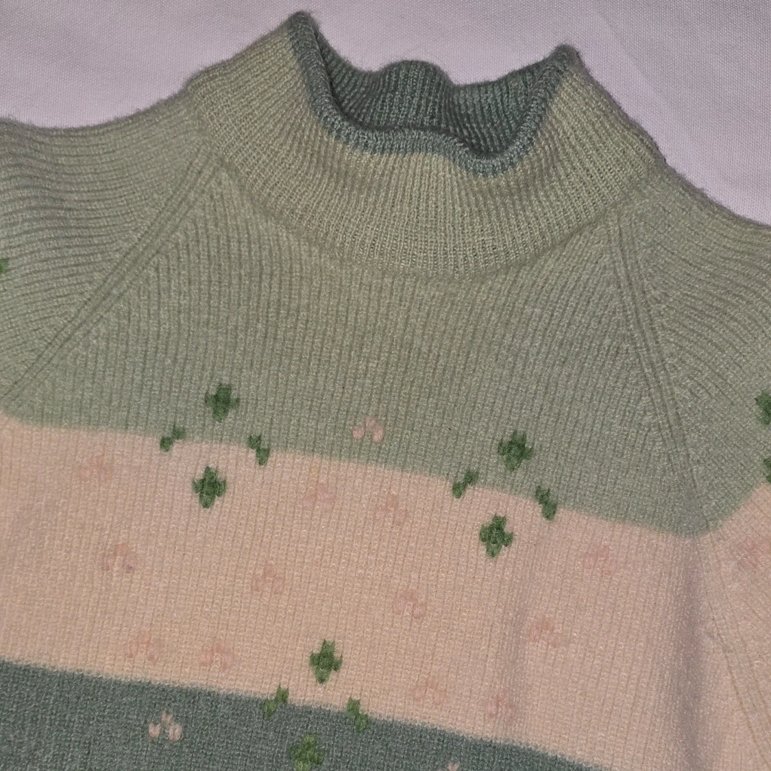 Grön och beige stickad tröja - 91