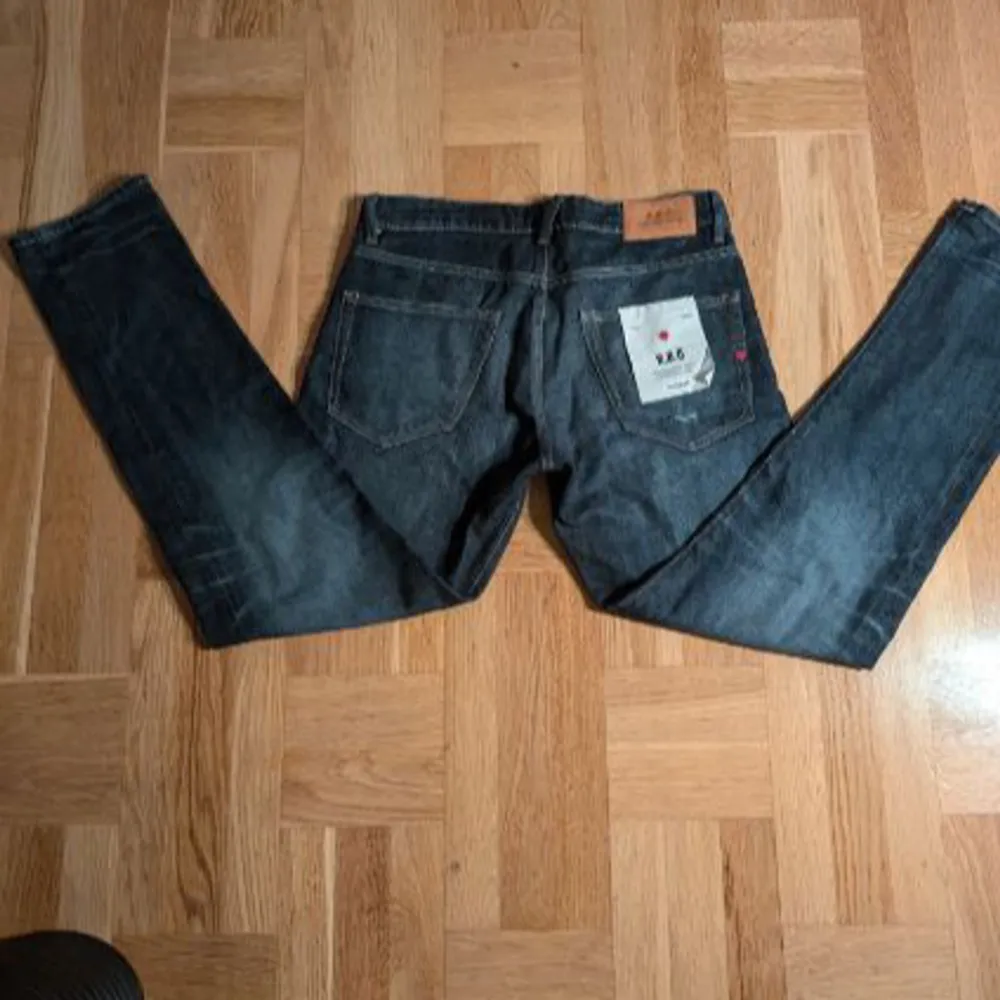 Helt oanvända Jack & Jones jeans i storlek 32/32. Inga defekter eller fläckar.. Jeans & Byxor.