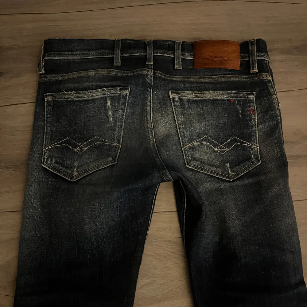 Säljer ett par feta Replay jeans. De är i storleken W28,L30. Hör av er vid fler frågor!!😁. Jeans & Byxor.