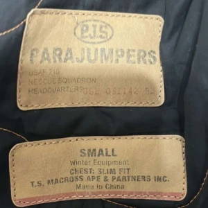 Pjs jacka - Helt okej skick, knapparna är sönder men är fortfarande snyggt och är varm till vinter.