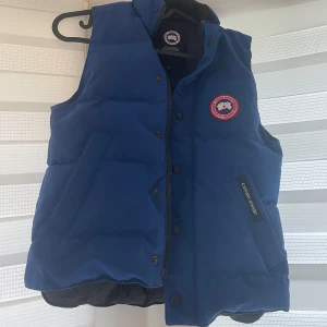 Äkta Canada Gosse - Säljer min Äkta Canada Gosse, Kommer inte till användning längre.  Köpt för 3500 i NK