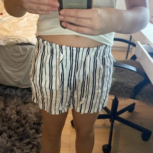 Randiga shorts  - Väldigt bra skick.