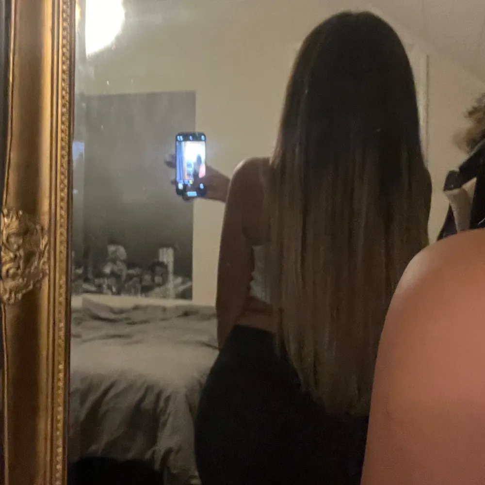 Ombre tejp slingor från hellobombshell 200gram tog ut efter en vecka efter som jag inte tyckte färgen passa mig så dom är i top nyskick, ny pris 4800 säljer för 2800 prissänkning vid snabb affär ❤️. Övrigt.