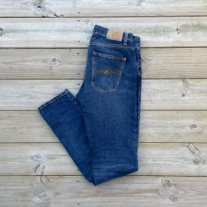 Nudie Jeans - Nudie Jeans i modellen Lean Dean | Skick: Mycket fint | Storlek: 31/34 | Pris: 399kr | Hör av dig vid frågor eller för fler bilder!⭐️