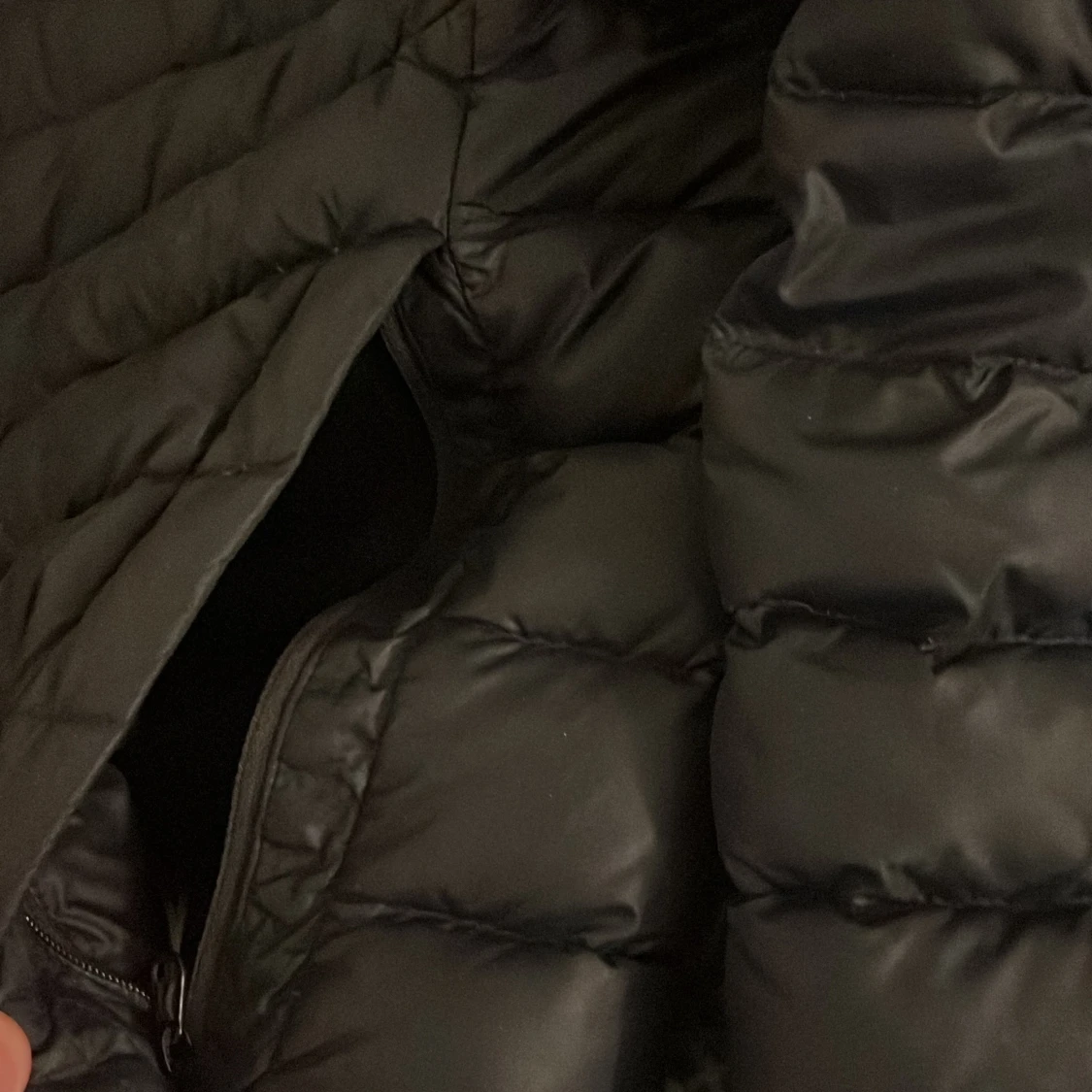 Svart pufferjacka från Peak Performance - 92