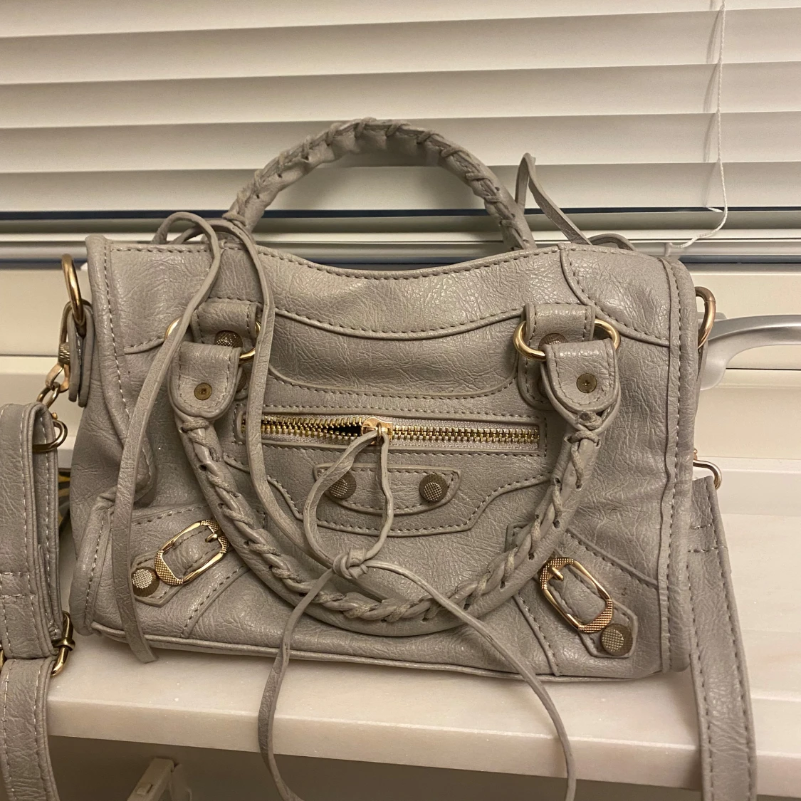 Grå handväska - 90