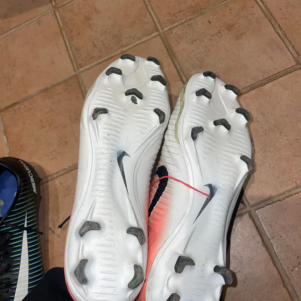 Nike mercurial Vapor 11 Använda Bra skick Storlek 42eu (passar 42-43) ACC *SÄLLSYNT MODELL*. Skor.