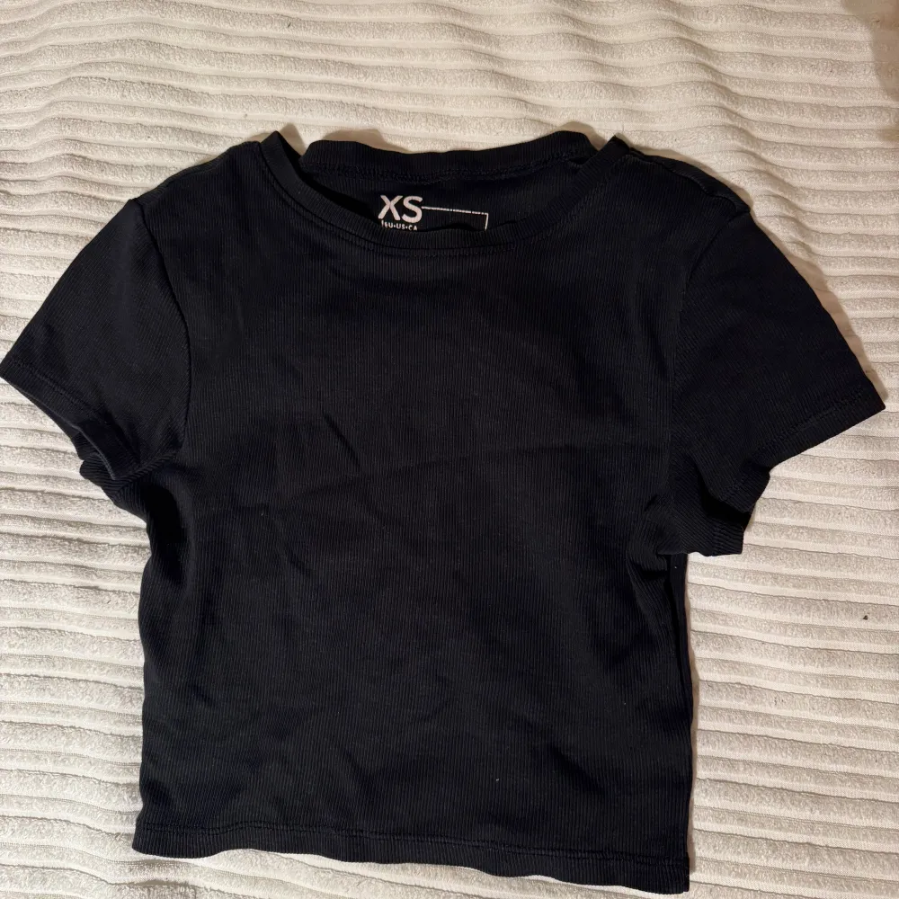 Croppad T-shirt, passar xs-s. T-shirts.