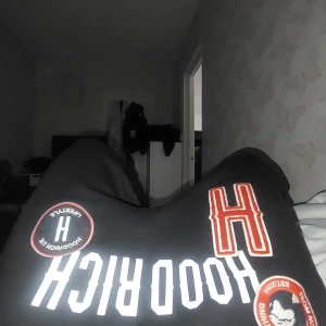 Svarta byxor från Hoodrich - Säljer ett par svarta byxor från Hoodrich i storlek M. använder inte den så mycket längre det är därför jag ska sälja den