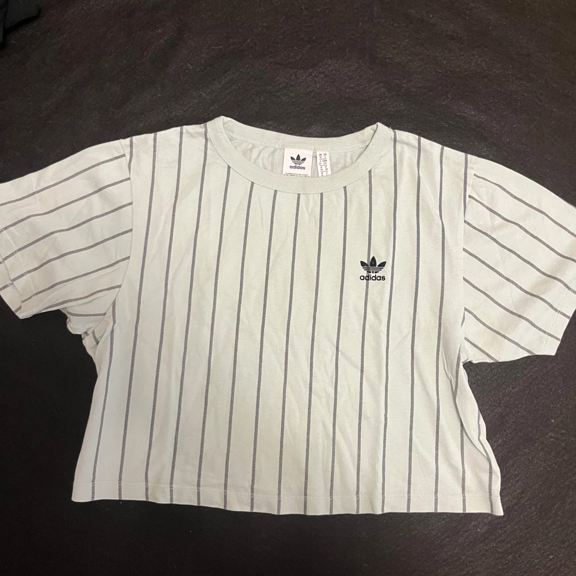 Grön randig magtröja från Adidas