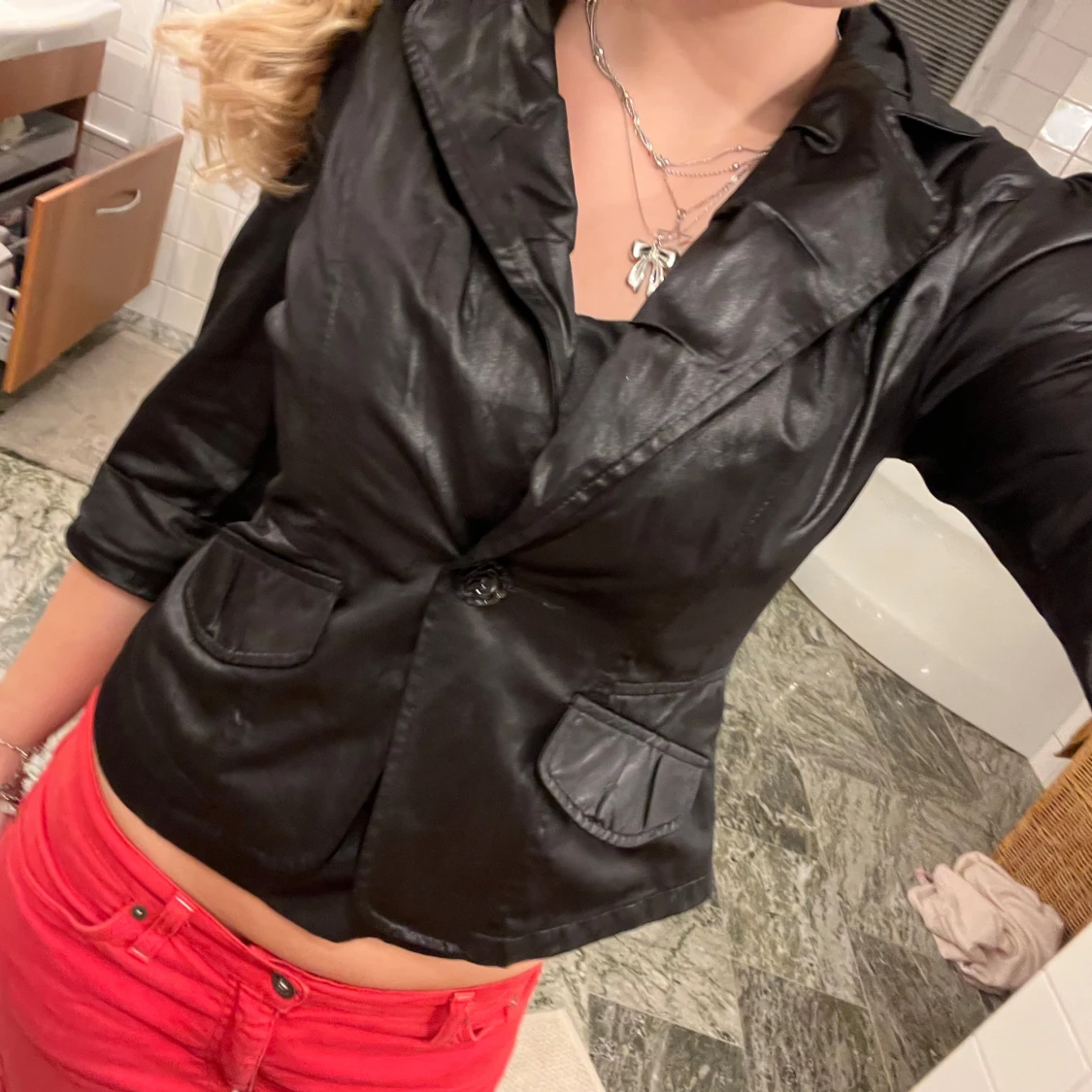 Svart glansig kavaj/kofta