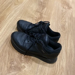 Ecco vattentät  - Ecco sneakers i bra skickt till salu. 