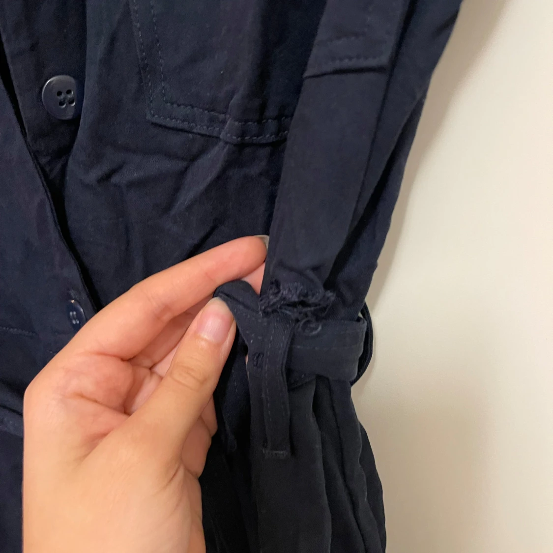 Mörkblå jumpsuit med bälte - 91