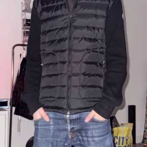 Moncler cardigan  - Säljer Moncler cardigan 