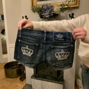 Victoria Beckham shorts - Använd 1 gång  Storlek: 26-27 Pris kan diskuteras 