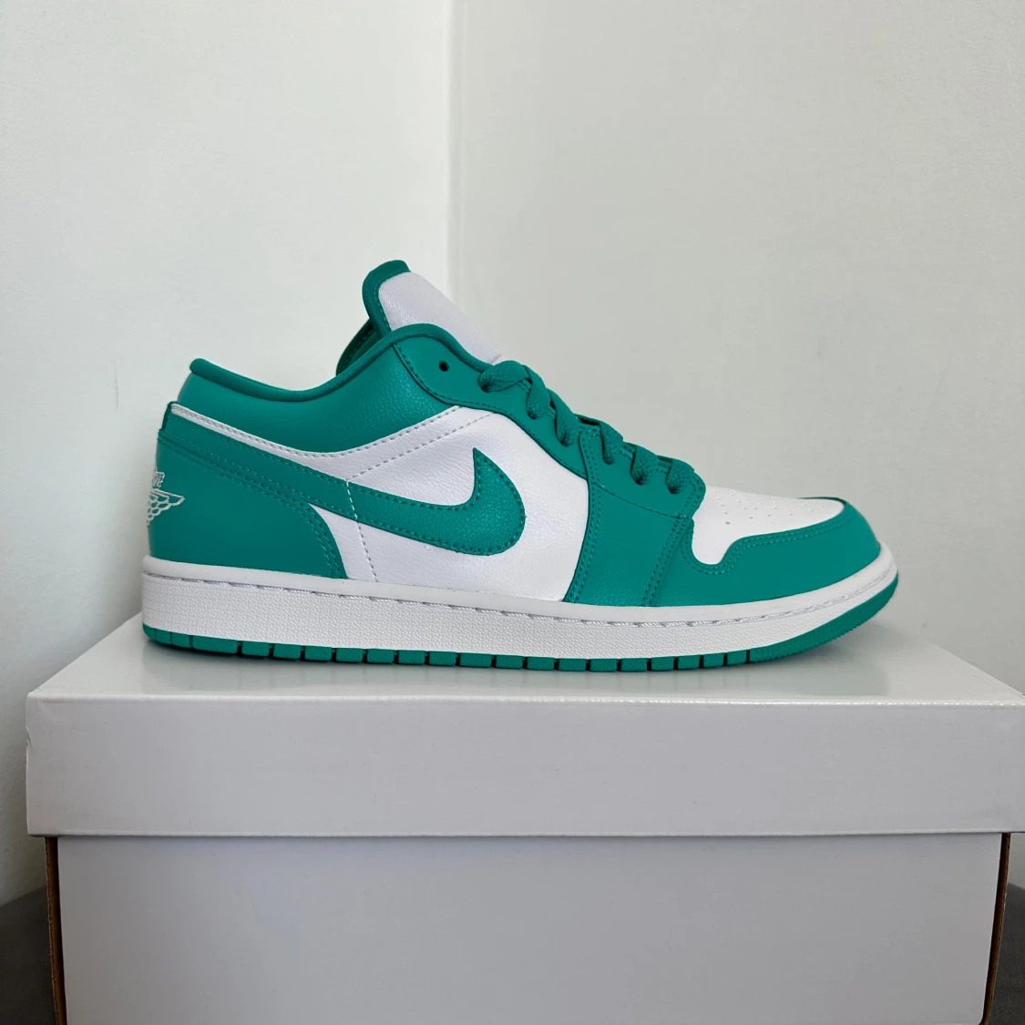 Jordan 1 Low New Emerald - 1