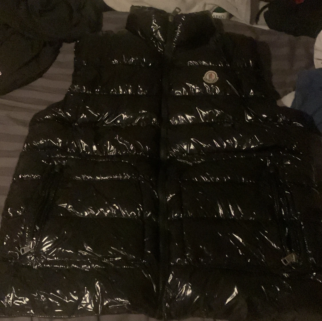 Svart dunväst från Moncler