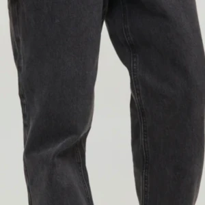 Jeans  - Modell :Chis loose  Mycket bra skick 