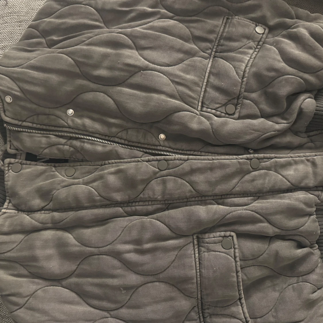 Grå quiltad jacka från Zara - 92