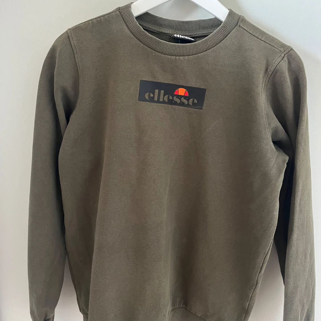 Olivgrön sweatshirt från Ellesse - 91