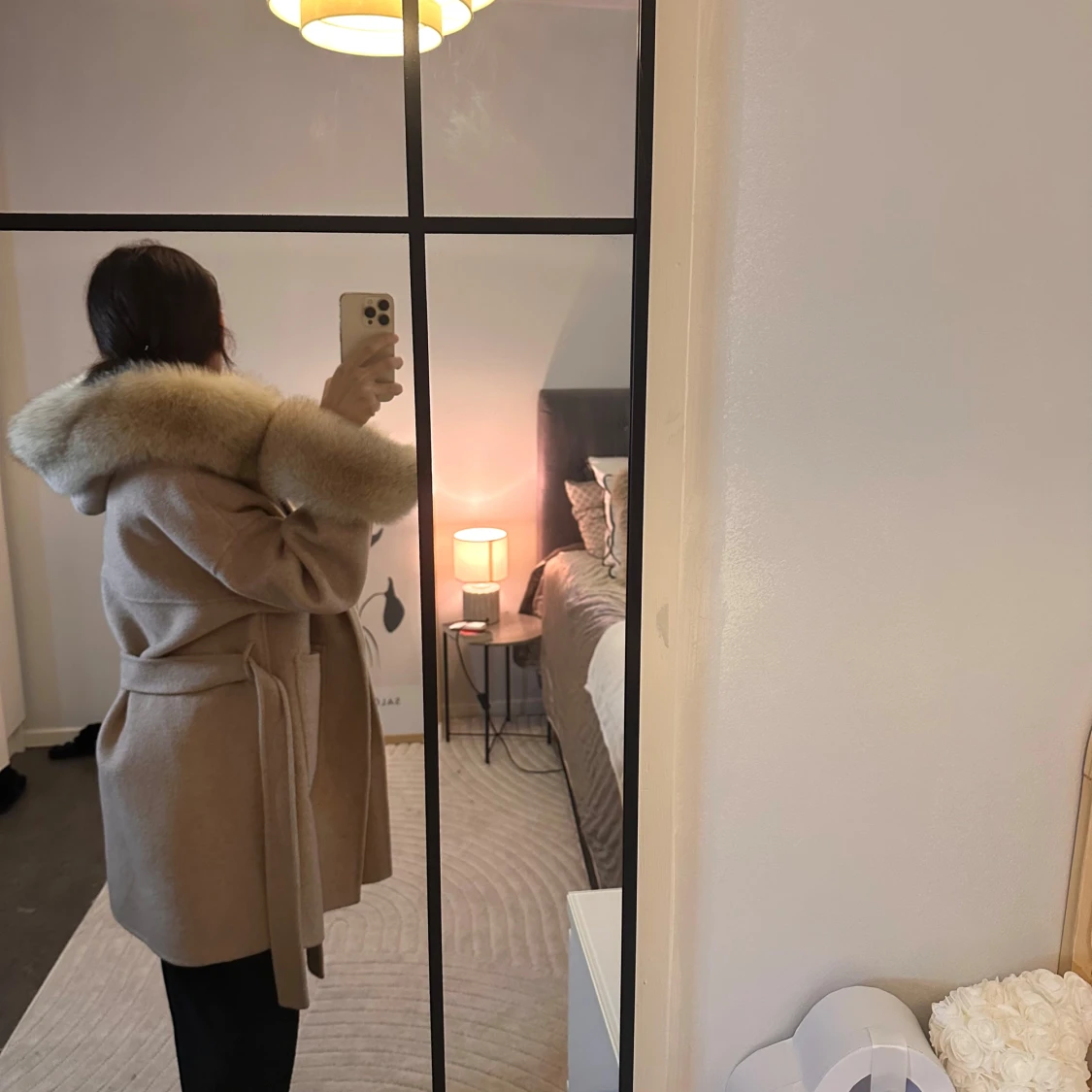 Beige kappa med pälsdetaljer - 91