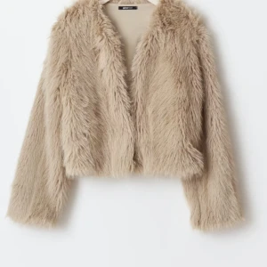 Helt oanvänd  - Skulle lämna tillbaka men har tappat bort kvittot, helt ny!! Liten i storlek, pris går att diskutera!! 