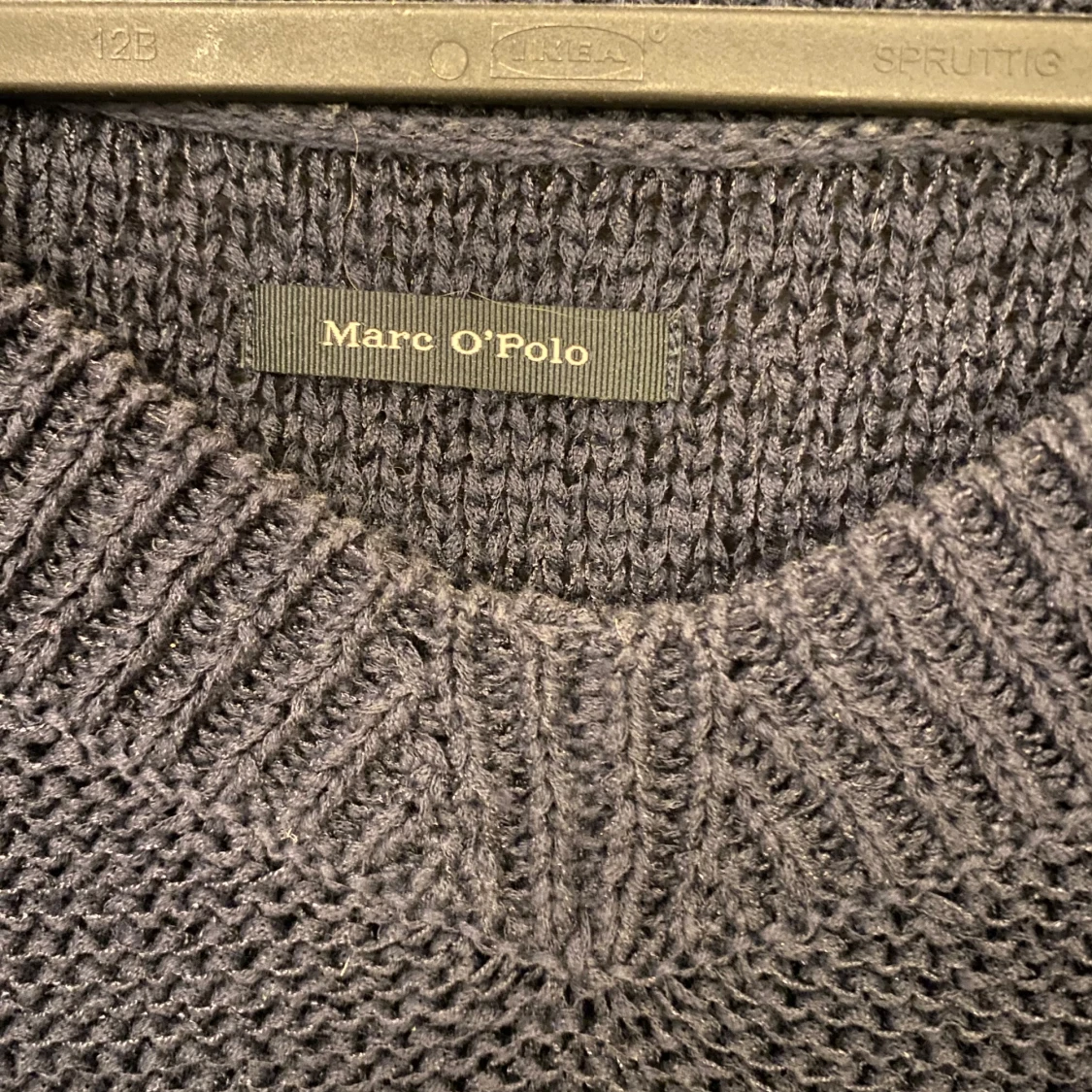 Mörkblå stickad tröja från Marc O'Polo - 2