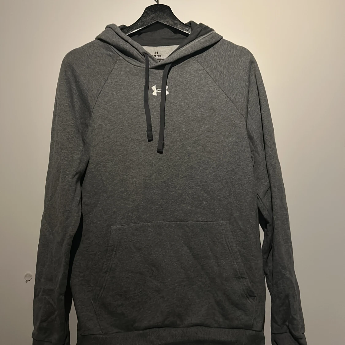 Grå hoodie från Under Armour