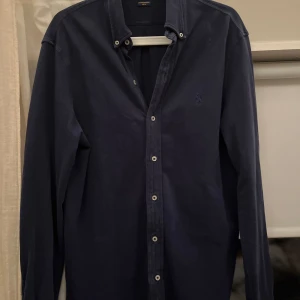 Ralph lauren skjorta  - En fett skjorta från Ralph lauren. Finns inte så mycket att säga om den funkar till allt 😁