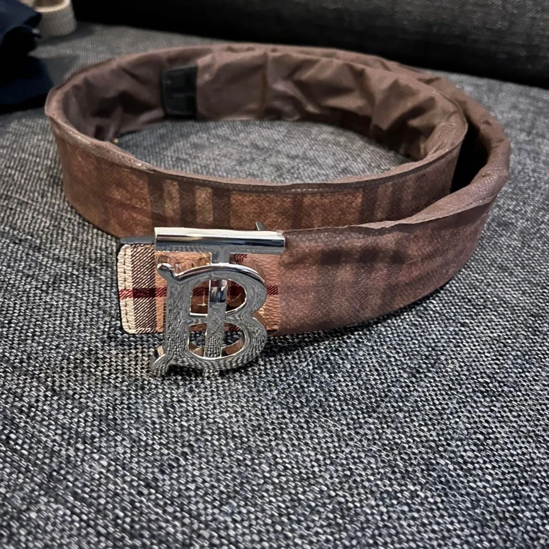 Burberry bälte silver tag - 2