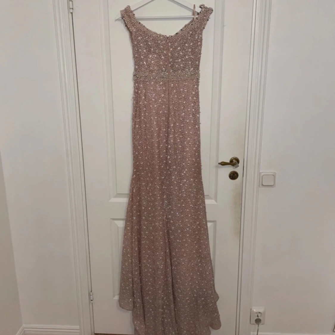 Glittrig rosa långklänning - 2