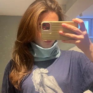 Ljusblå kashmirbuff  - Ljusblå Kashmir buff i 100% Kashmir! Så fin och bra kvaliet