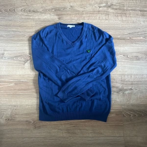 Lyle & scott tröja  - En snygg tröja i bra skick utan några som helst anmärkningar. Hör av er vid ytterligare frågor annars fritt fram att använda ”köp nu”.                     (Postar inom 24h)