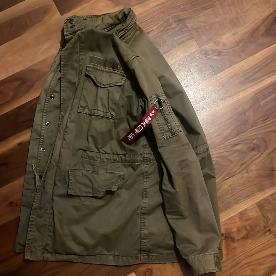 Olivgrön jacka från Alpha Industries - 2